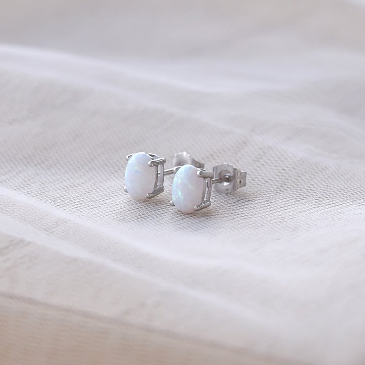 Goldene Ohrringe mit Opalen 67202