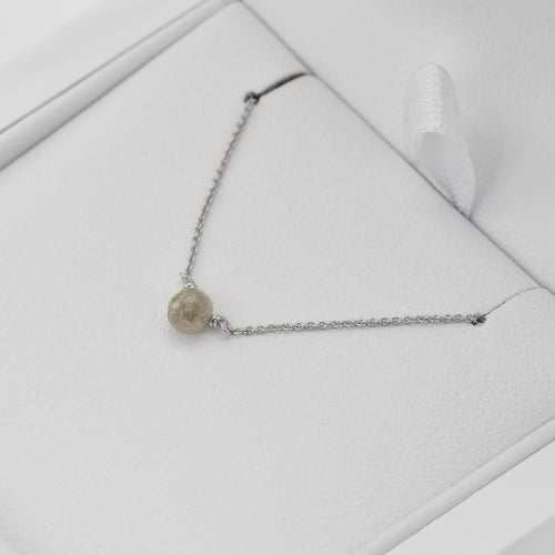 Goldene Halskette mit grauem Diamanten-Tropfen Vebrina