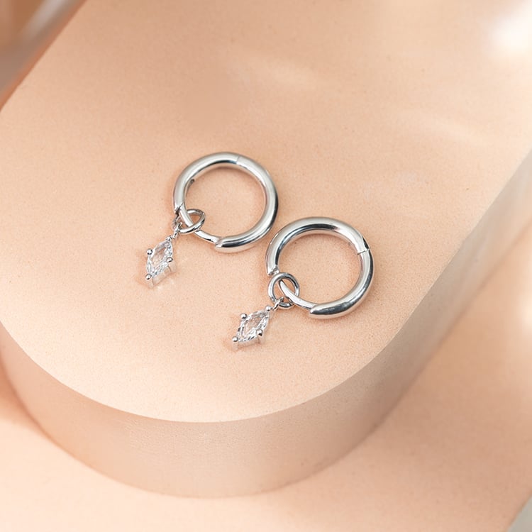 Runde silberne Ohrringe 2in1 mit weißen Topasen Savitri 149187