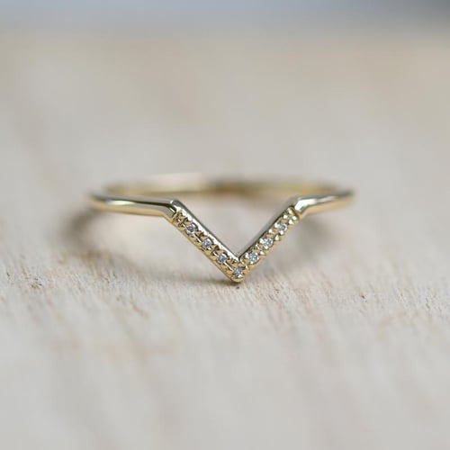 Goldener Ring mit Diamanten Bebeha