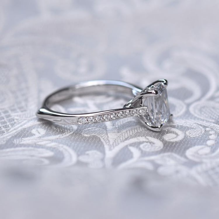 Goldener Ring mit Diamanten 49646