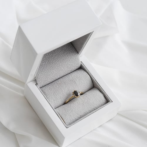 Verlobungsring mit schwarzem Marquise Diamanten Mya