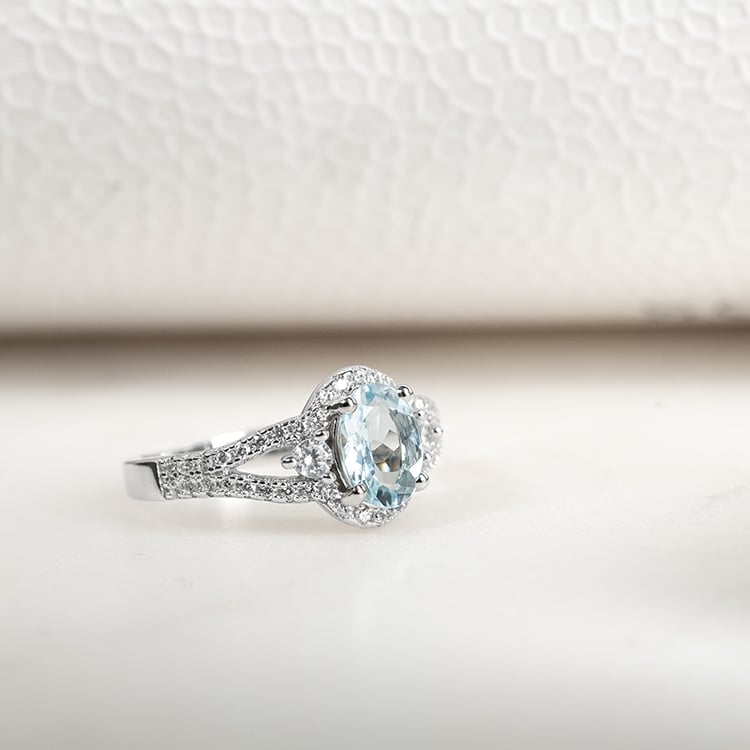 Dezenter Silberring mit ovalem Aquamarin Huim 133321