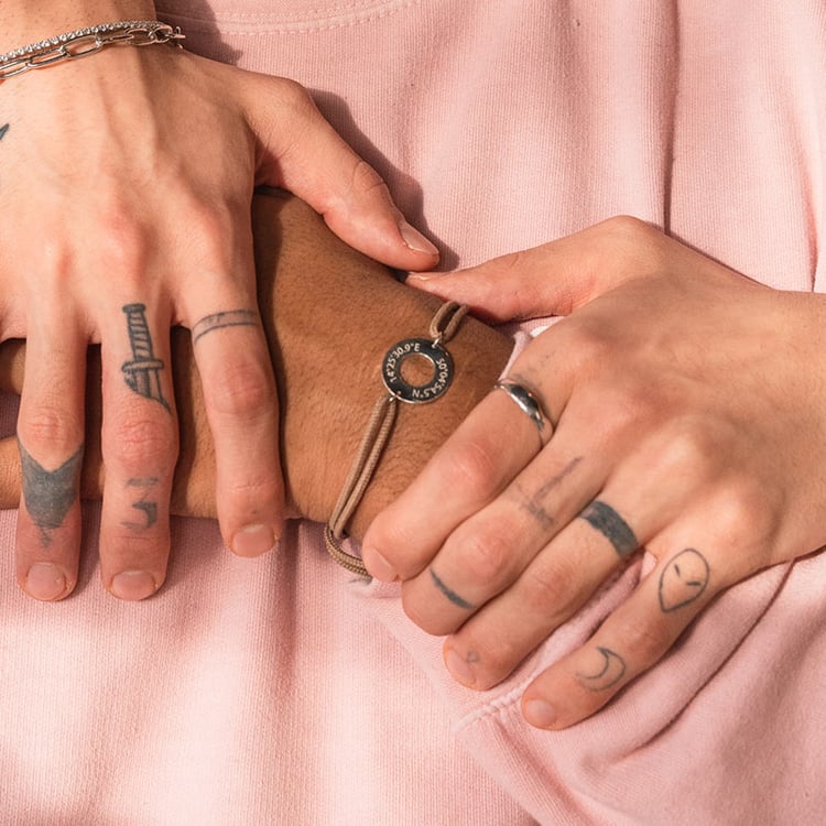 Silbernes String-Armband für Herren mit gravierten Wunschkoordinaten Conan 115931