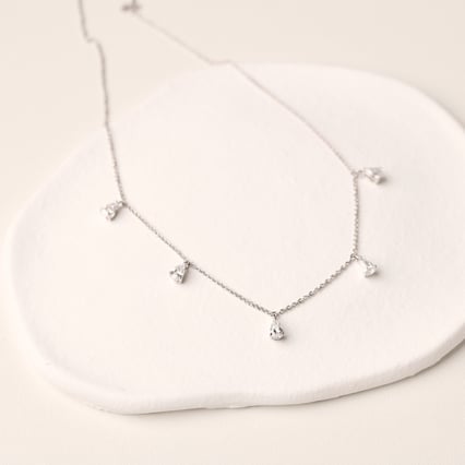 Goldene Halskette mit natürlichen Diamanten in Birnenform Praveen