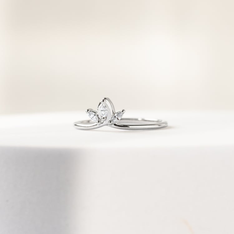 Ring in V-Form mit Marquise Diamanten Riori 141443