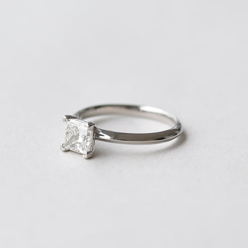 Verlobungsring mit Princess Diamanten Nangai