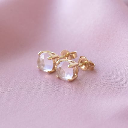 Zarte goldene Ohrringe mit Rosenquartzen Bernice