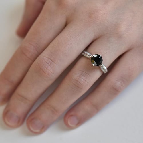 Goldener Verlobungsring mit 2.47ct schwarzem Diamant Ida