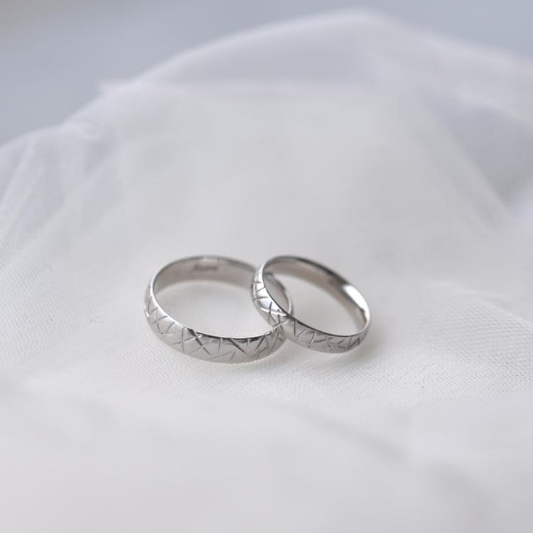 Rillen-Trauringe aus Weißgold 52665