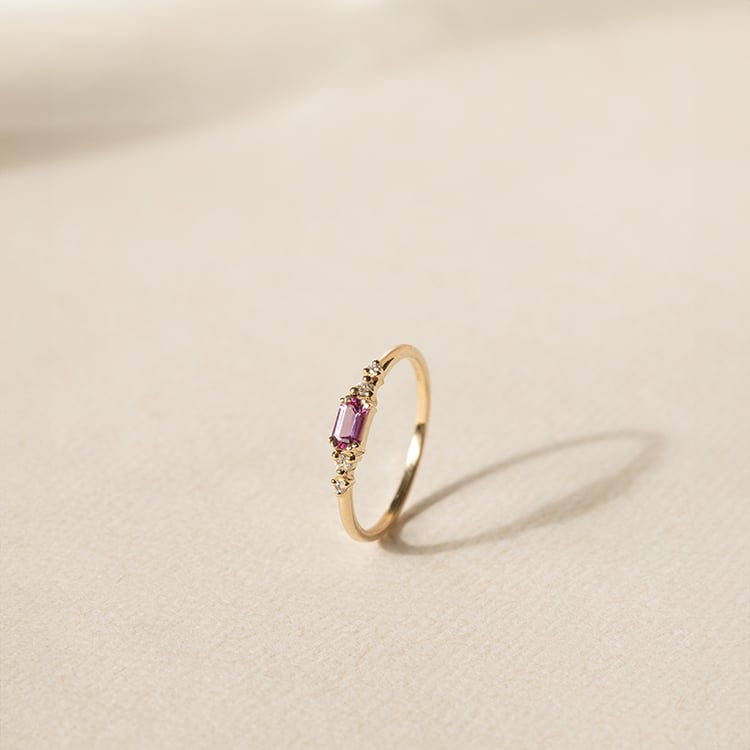 Ring mit Saphir in Emerald Form und Diamanten Taia 138369