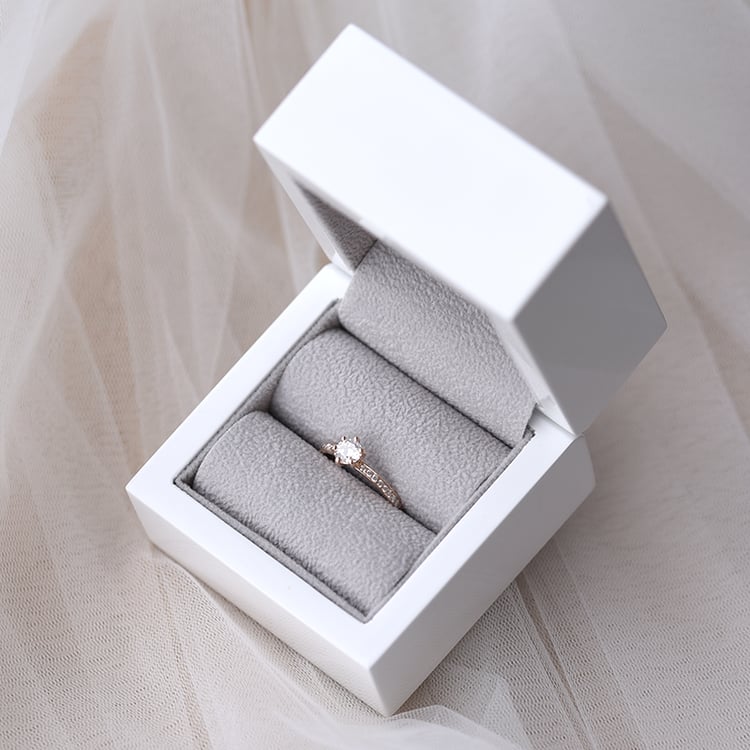 Verlobungsring aus Gold mit Diamant im Solitär-Pave Stil Vanan 62115