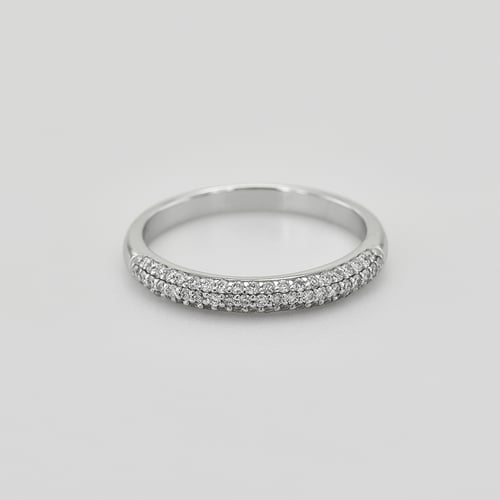 Eheringe aus Memoryring mit Lab Grown Diamanten und einem halbrunden Ring Louisa