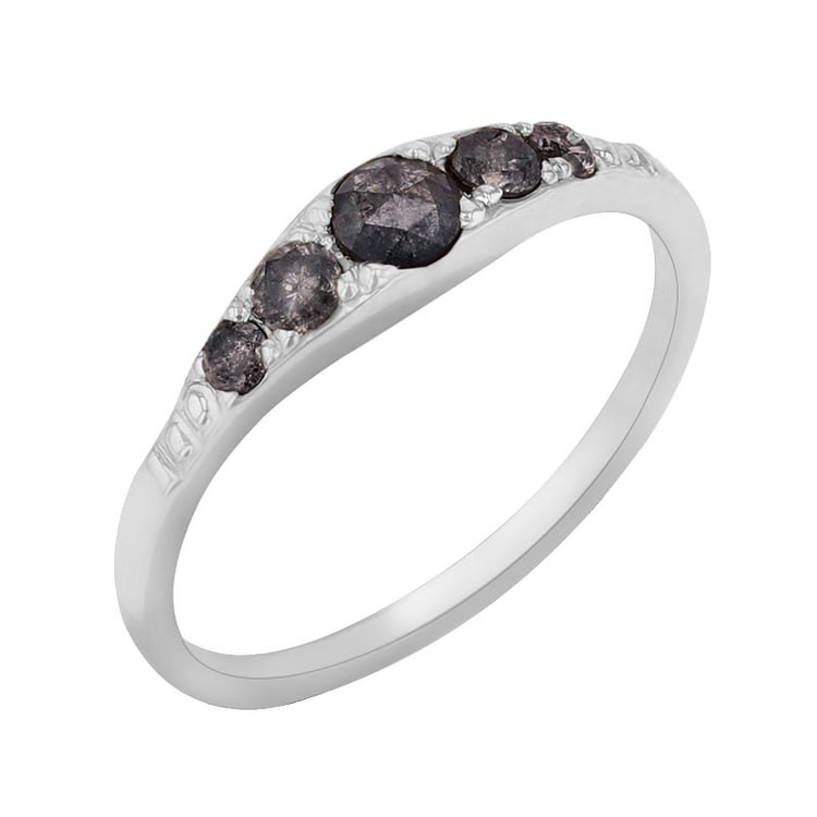 Ring mit einem Salt and Pepper Diamanten Tamir