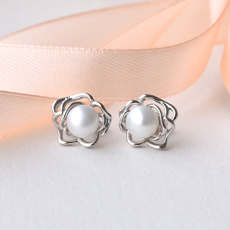 Silberne Ohrringe in Rosenform mit Perlen Crystin 78021