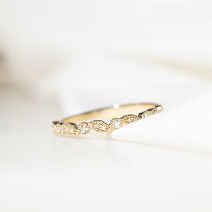 Eternity-Ring aus Gold mit Diamanten halbbesetzt Sango