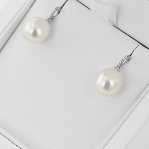 Goldene Perlenohrringe mit Diamanten Manisha