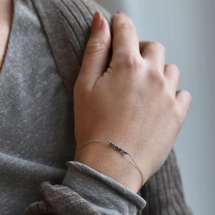 Goldarmand mit blauen ungeschnittenen Diamanten Wiul 38502