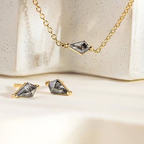 Halskette mit Salt and Pepper Diamant in Kite Form Ranka