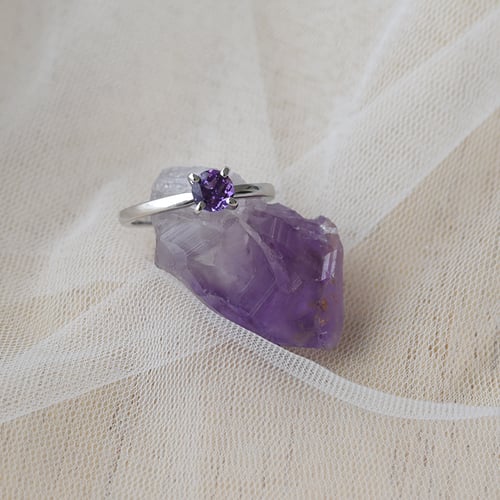 Verlobungsring mit violetten Amethyst Lopa