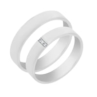 Goldene Eheringe mit Diamanten Pyar