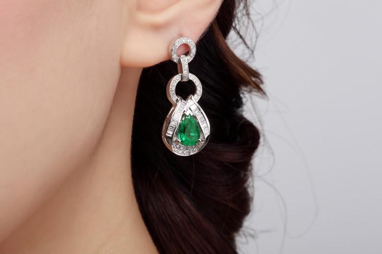 Luxuriöse Ohrringe mit Smaragden und Diamanten Edrice 6982