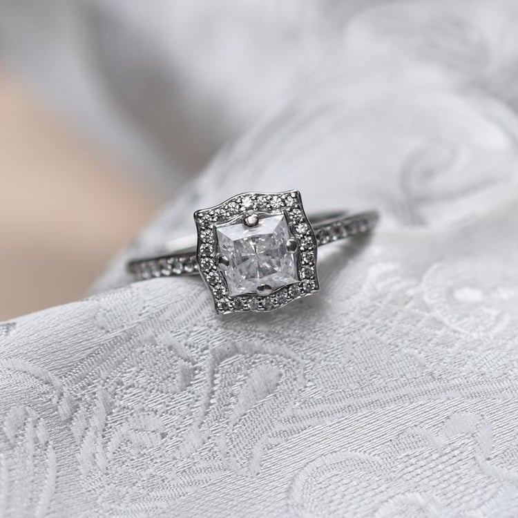 Ring mit Diamanten aus Gold 49601