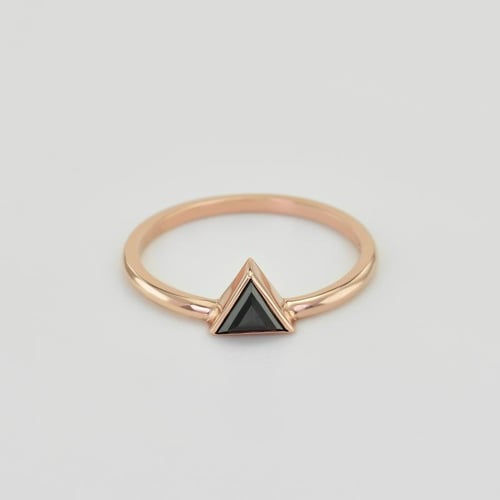 Goldring mit schwarzem Diamant Daslis