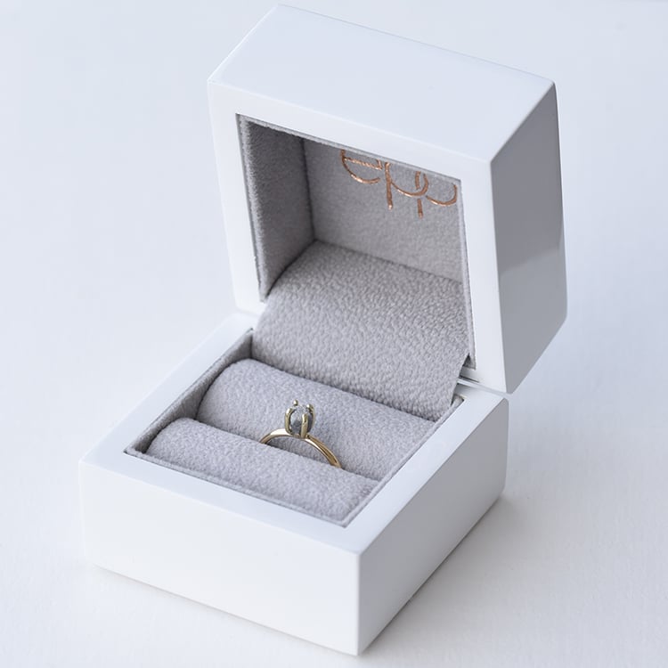 Goldener Ring mit Rohdiamant in dunkelgrau Nemy 74370