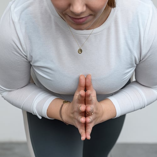 Silberner Yoga Anhänger mit dem Symbol Yin Yang