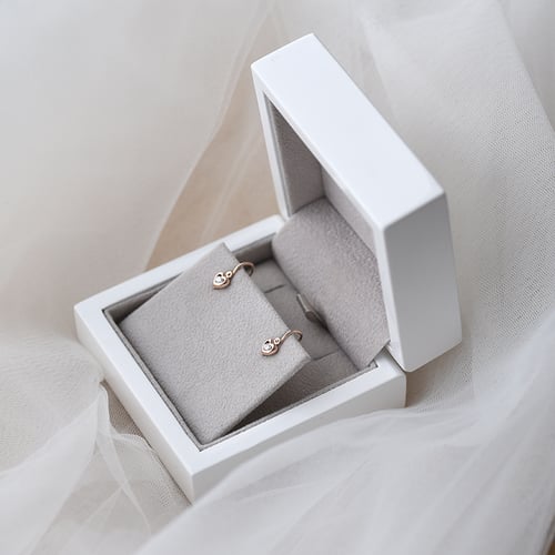 Goldene Kinderohrringe in Herzform mit Lab Grown Diamanten Aurora