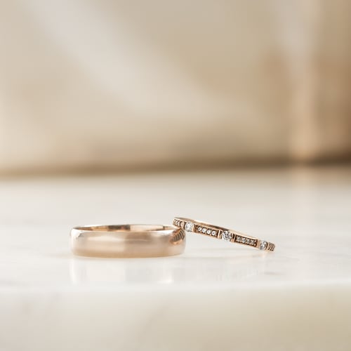 Eheringe aus einem Vintage-Ring mit Lab Grown Diamanten und einem Komfort-Ring Salome