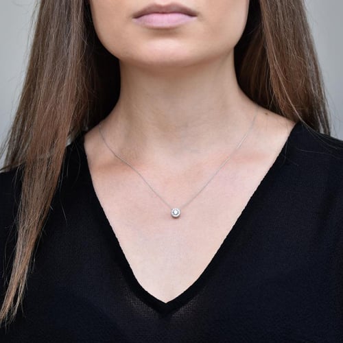 Goldener Halo-Anhänger mit einem Moissaniten und Diamanten Vicky