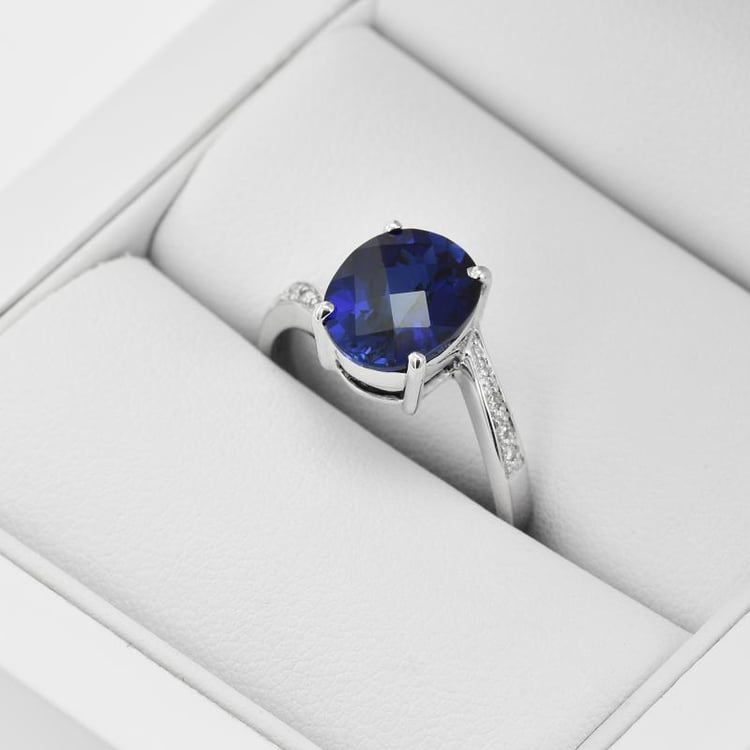 Ring mit Saphir und Diamanten 35661