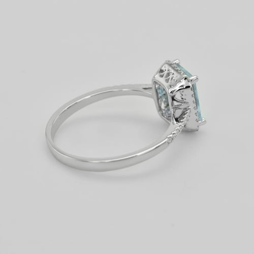 Goldener Diamantring mit Aquamarin Oceane