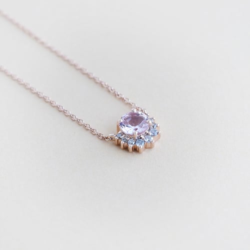 Goldene Kette mit Morganit Alayna