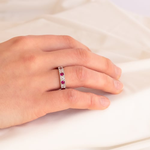 Memoire Ring aus Silber mit Rubinen und Zirkonia