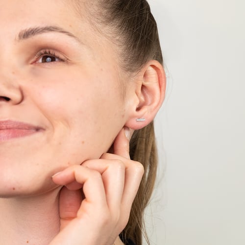 Minimalistische längliche Ohrstecker aus Gold Bar