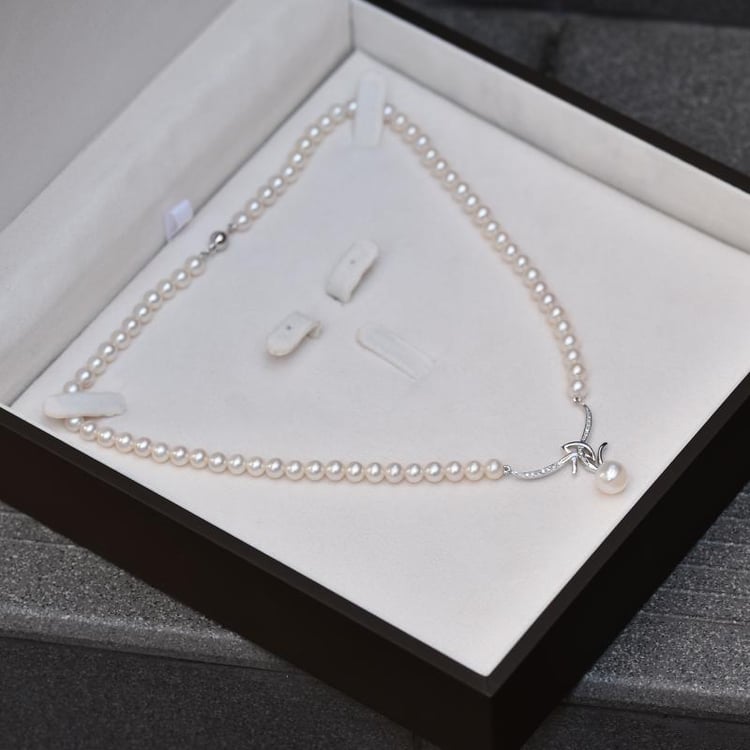 Perlenkette mit Diamanten aus 750 Gold Ednit 149