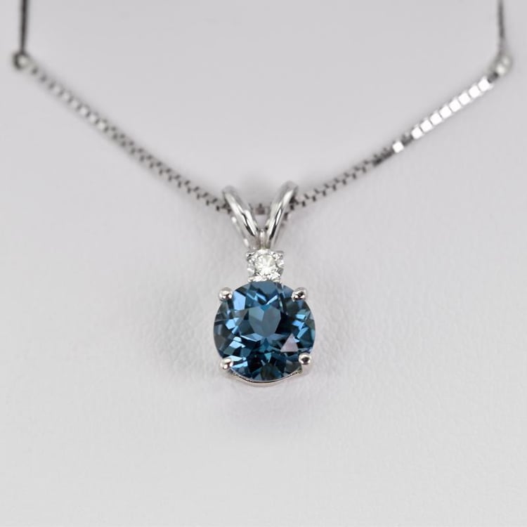 Halskette mit Topas 14286