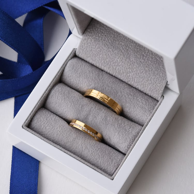 Zarte goldene Ringe mit Diamanten Mireia 75975