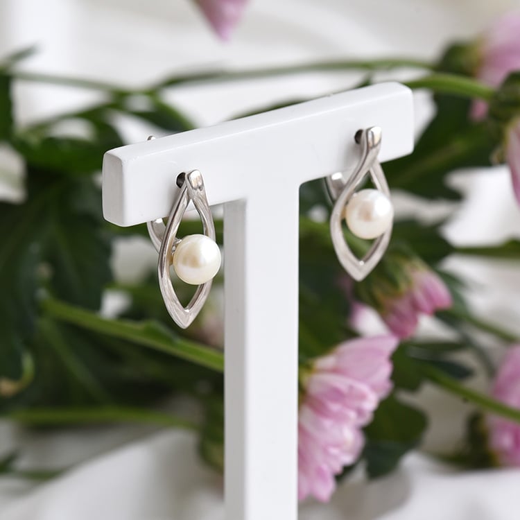 Minimalistische Ohrringe mit Perlen Kajal 83573