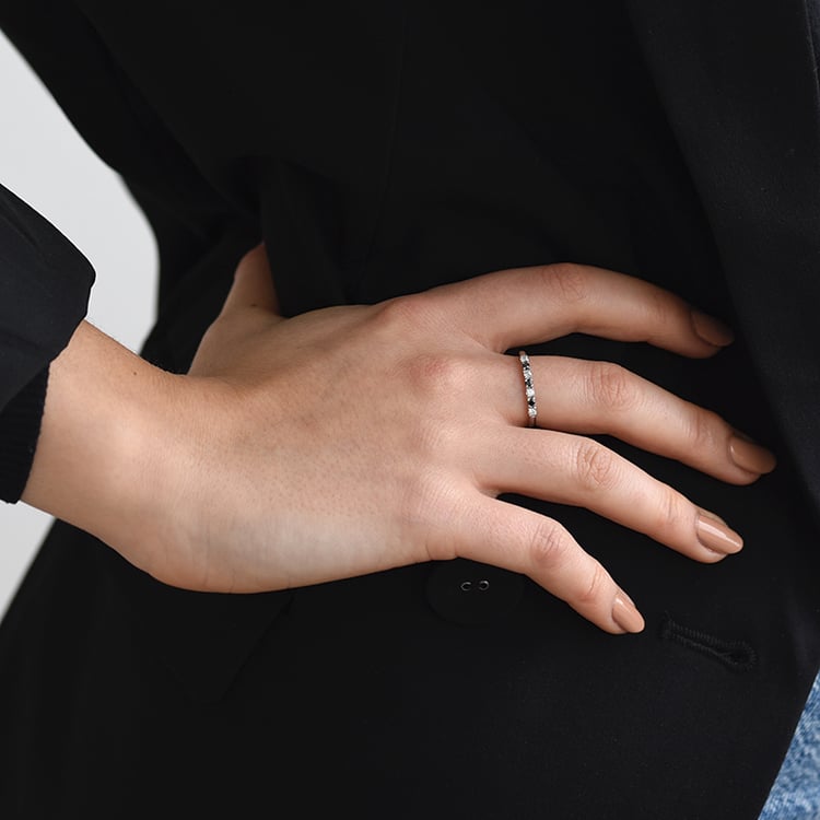 Ring mit schwarzen und weißen Diamanten Gianna 62019