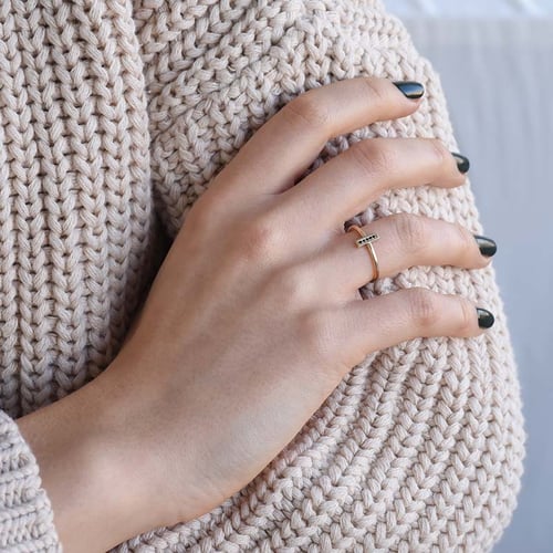 Goldener Ring mit schwarzen Diamanten Mahir
