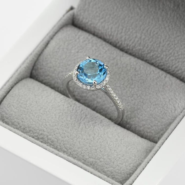 Verlobungsring aus Gold mit Diamanten 7651