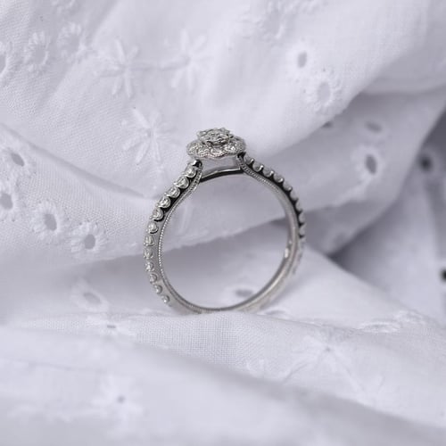 Halo-Verlobungsring mit Lab Grown Diamanten Alaina
