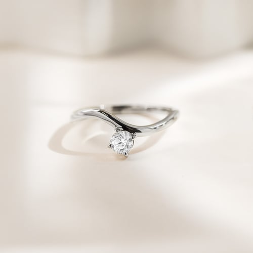 Verlobungsring mit einem Diamanten Lyra