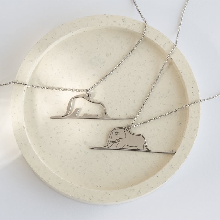 Anhänger Der Kleine Prinz mit einem Elefanten und einer Gravur 120873