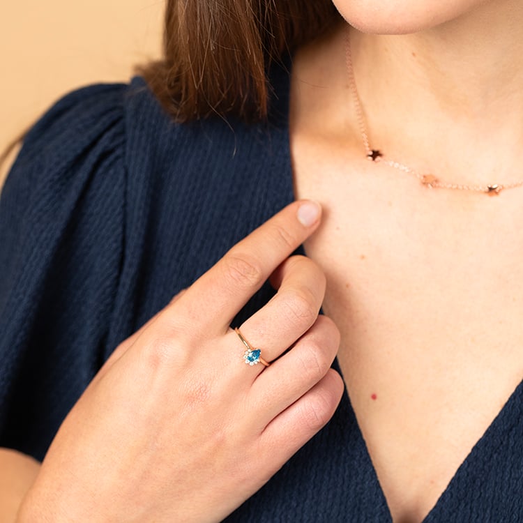 Verlobungsring mit einem IGI zertifizierten 0.30 ct blauen Lab Grown Diamanten Wilf 147083