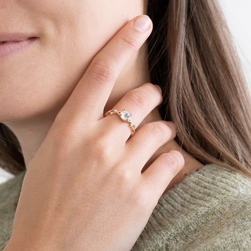 Romantischer Ring mit Mondstein und Diamanten Makena